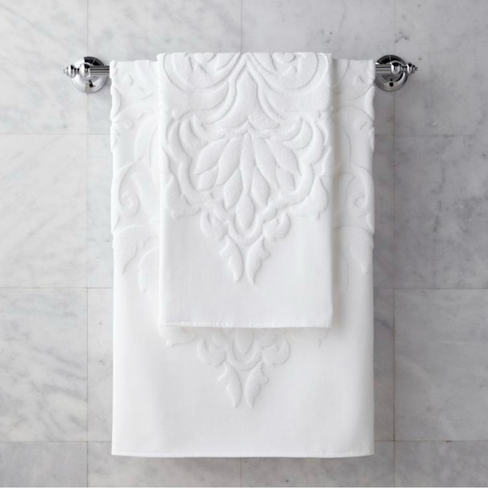 Frontgate Resort Sculpted Bath Towel - NWT